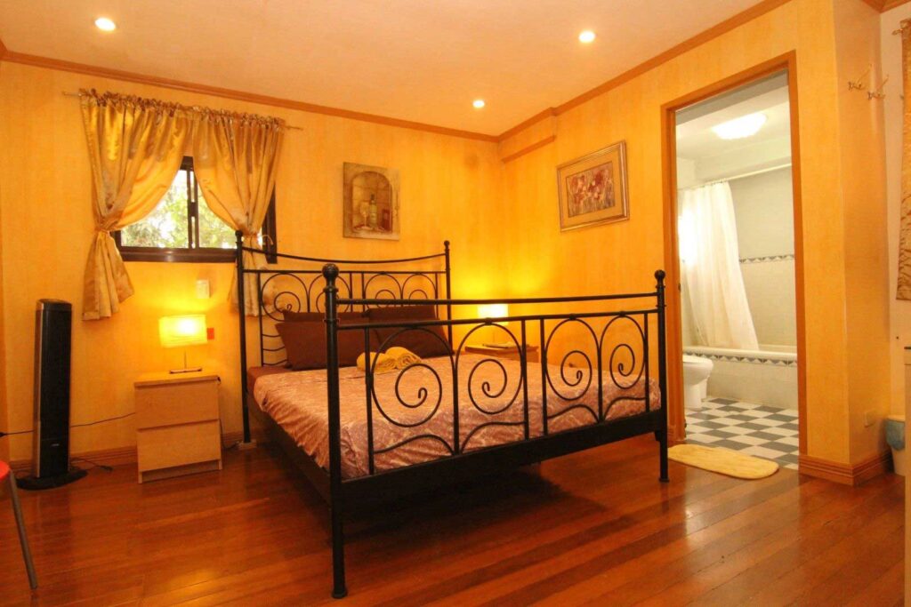 villa viva golden room bed