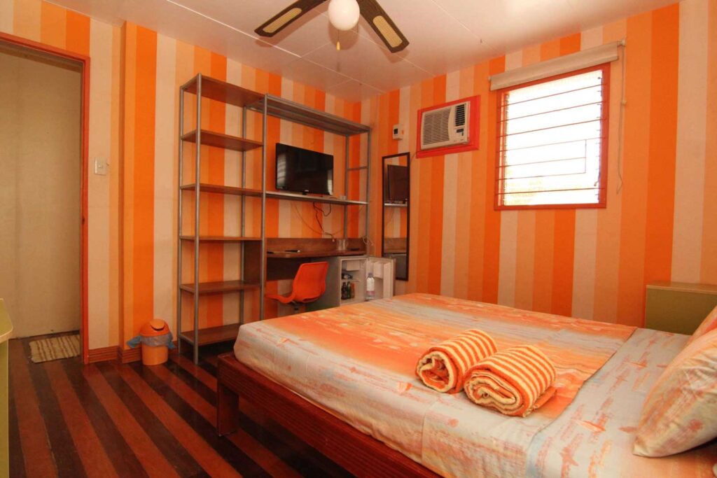 villa viva orange room bed